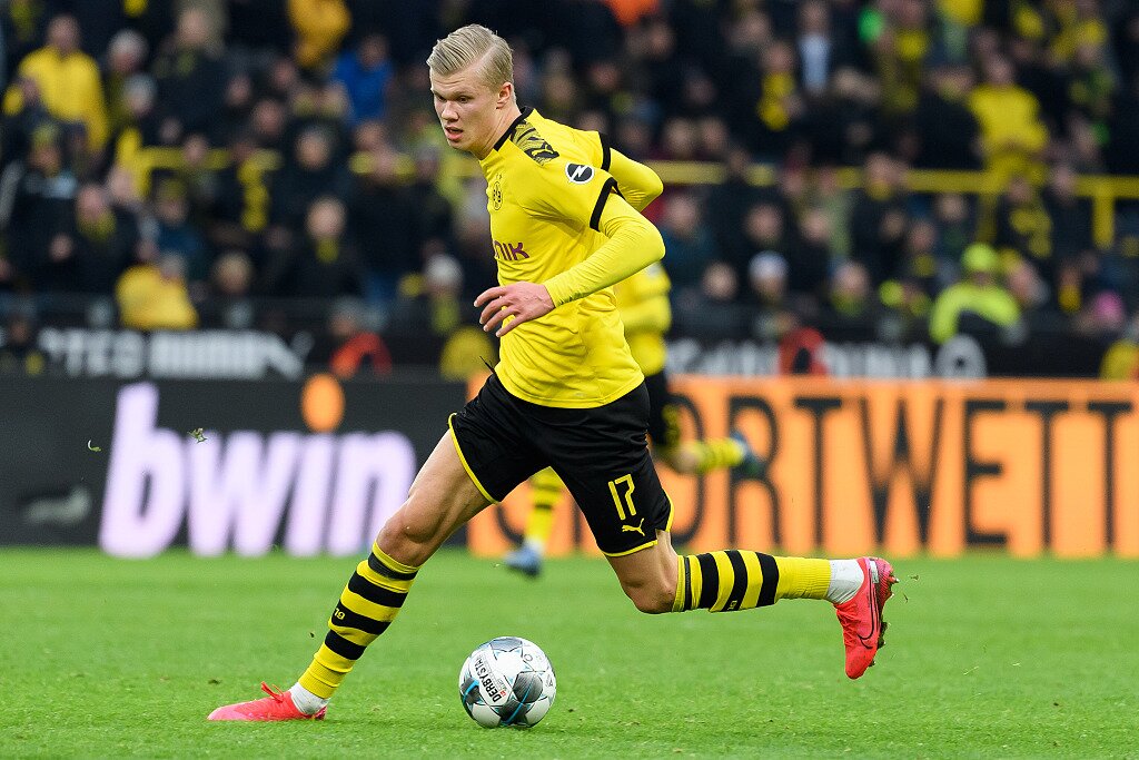 欧冠半场：齐玛乌龙，库杜斯造险，热刺1-0布拉格斯拉维亚（欧冠半场战报：齐玛自摆乌龙，库杜斯制造险情，热刺暂1-0领先布拉格斯拉维亚）