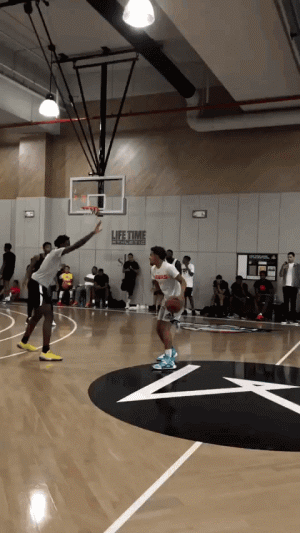 翻修球场，“连滚带爬”为的是“从从容容”（修缮球场：当下的“连滚带爬”，只为明日的“从容不迫”）