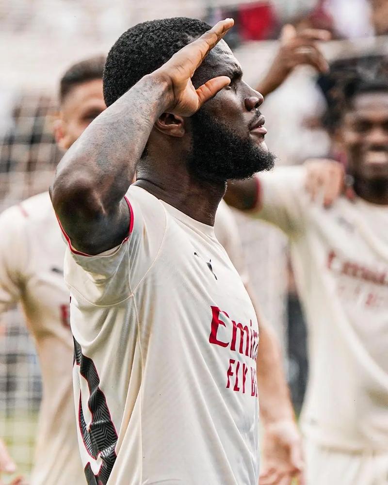 埃贝尔谈马丁内利进球：若诺伊尔留在门线上可能还有机会扑救（埃贝尔评马丁内利破门：诺伊尔若守在门线上或仍有机会扑出）