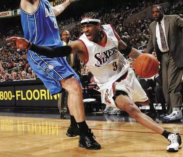 越媒：越南归化30岁原巴西籍中卫古斯塔沃，他将改名为杜飞龙（据越南媒体报道：30岁前巴西籍中卫古斯塔沃已归化越南，改名杜飞龙）