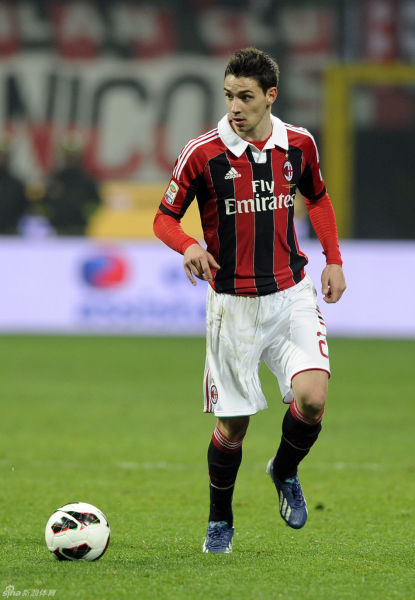 中国女足客战英格兰女足：邵子钦、王妍雯首发，王爱芳出战（中国女足客场挑战英格兰女足：邵子钦、王妍雯首发，王爱芳出场）