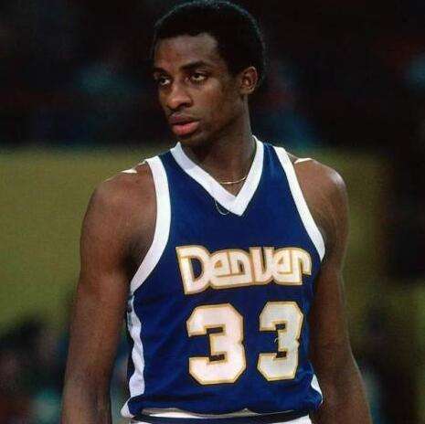 罗马诺：萨拉赫与斯洛特关系“接近破裂”，或今冬转战沙特（罗马诺称萨拉赫与斯洛特关系濒临破裂，冬窗或转投沙特）