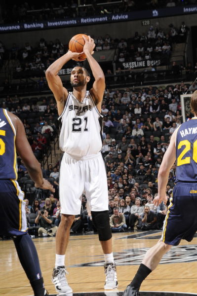 埃迪·豪：球队没有足够球员进行轮换，欧冠目标是晋级淘汰赛（埃迪·豪：人手短缺难轮换，欧冠志在晋级淘汰赛）