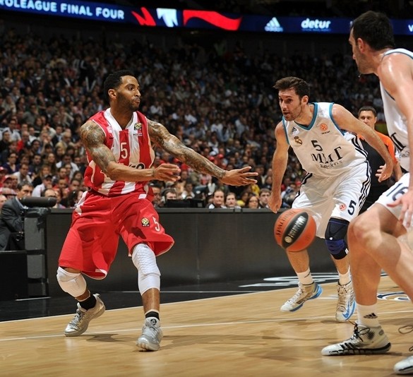 官方：老特拉福德新增6000个安全站立席，本轮正式启用（官宣：老特拉福德增设6000个安全站席，本轮起启用）