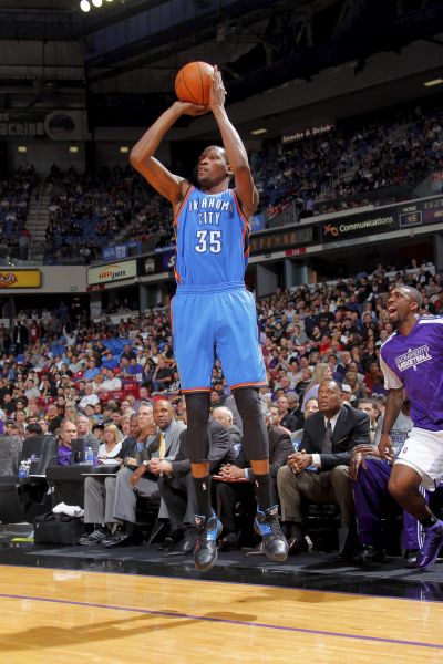 状态火热！谢泼德三分9中6轰28分6助攻（谢泼德火力全开：三分9投6中，砍下28分6助攻）