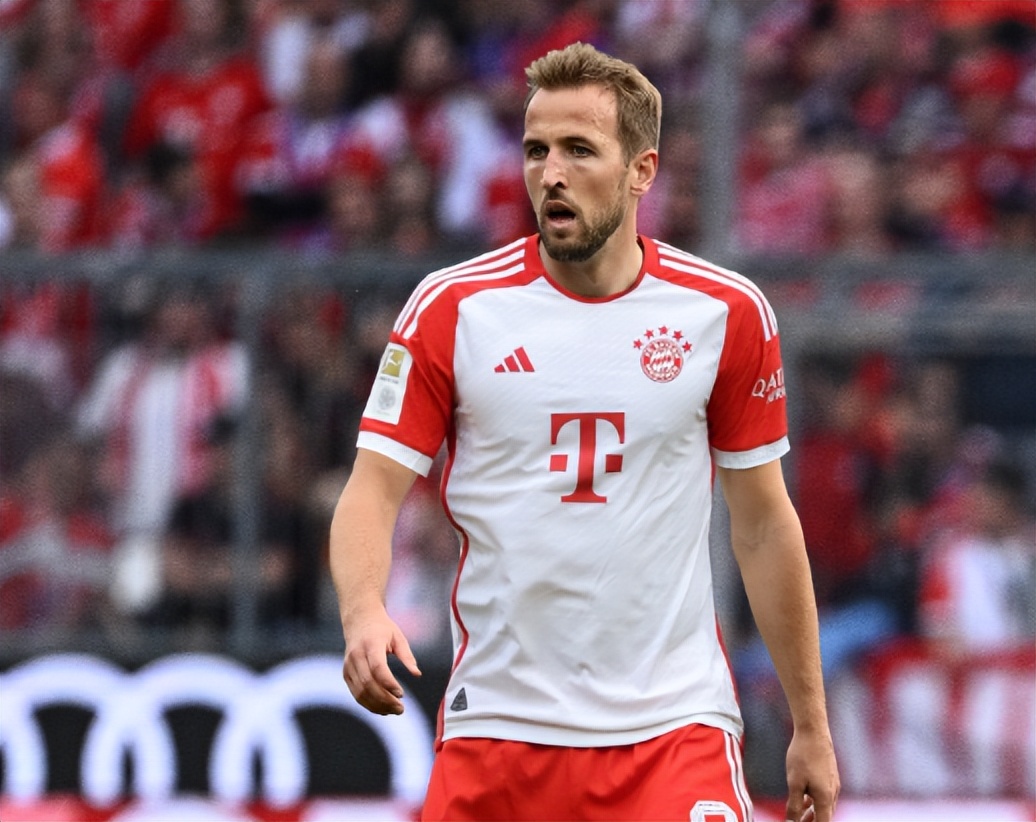 库尔图瓦昨夜对利物浦扑救8次，欧冠生涯仅次于22年决赛的9次（对阵利物浦，库尔图瓦昨夜贡献8次扑救，欧冠生涯仅次于2022决赛的9次）